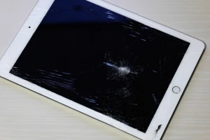 スマホのガラスフィルムが割れた？画面割れか見分ける方法スマホ修理ならiCracked