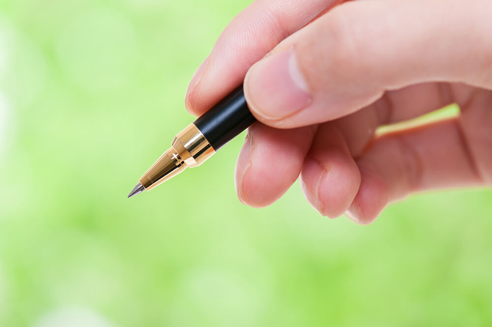 ボールペンをポケットに入れたまま洗濯してしまった時の対処方法！服についたシミの落とし方を紹介Sparkle Clean宅配クリーニングの総合