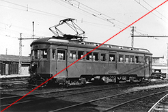 布田駅電車に乗る京王電鉄