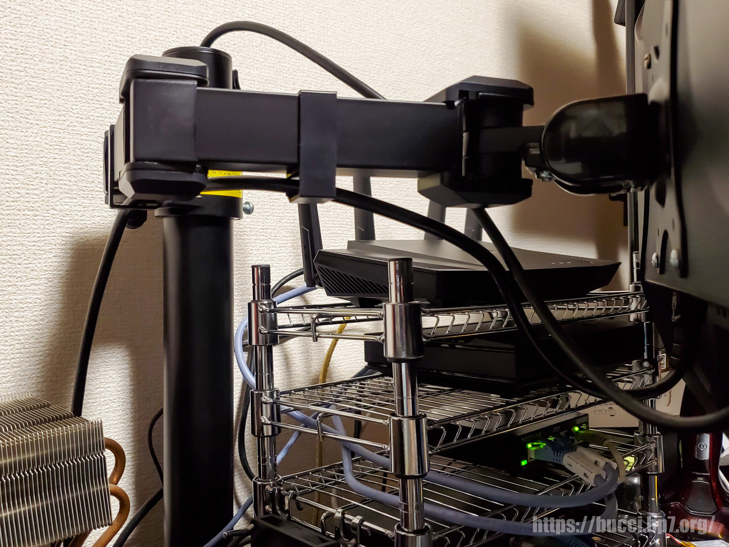 ラックマウントサーバがほぼピッタリ収まるメタルラック - しょぼんブログ