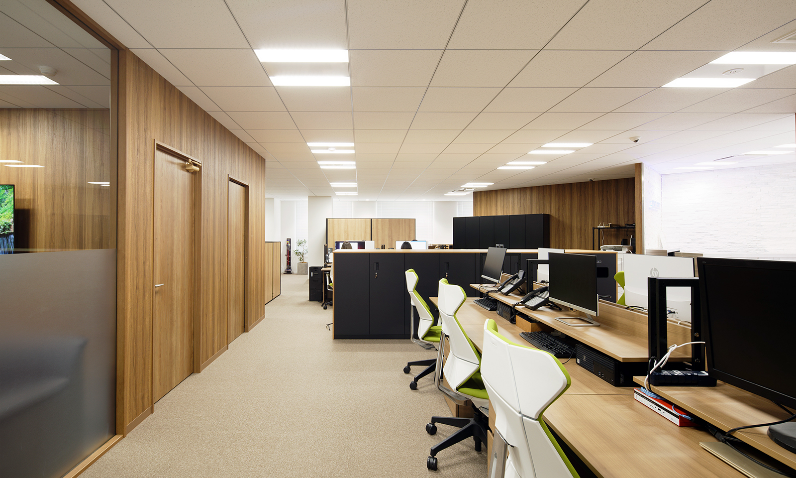 施工事例 ナチュラルオフィス_空間の緑化にも力を注ぐオフィス移転プロジェクトマネジメントや空間デザインなら、ミライズワークス