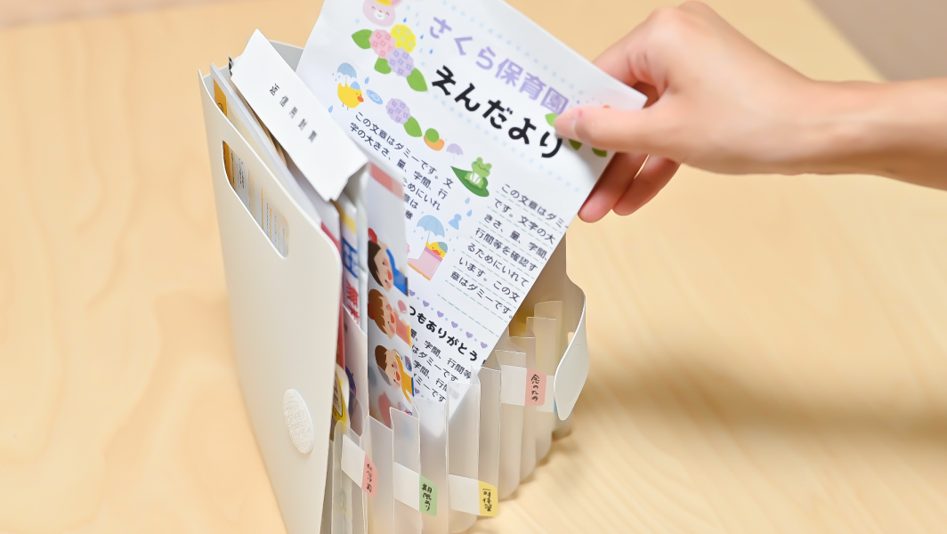 書類をわかりやすく整理したい☆100均でそろう収納グッズRoomClip mag暮らしとインテリアのwebマガジン