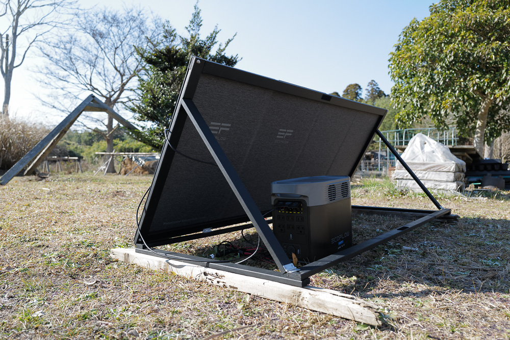 ソーラー発電 ソーラーパネルがのる工場イラスト