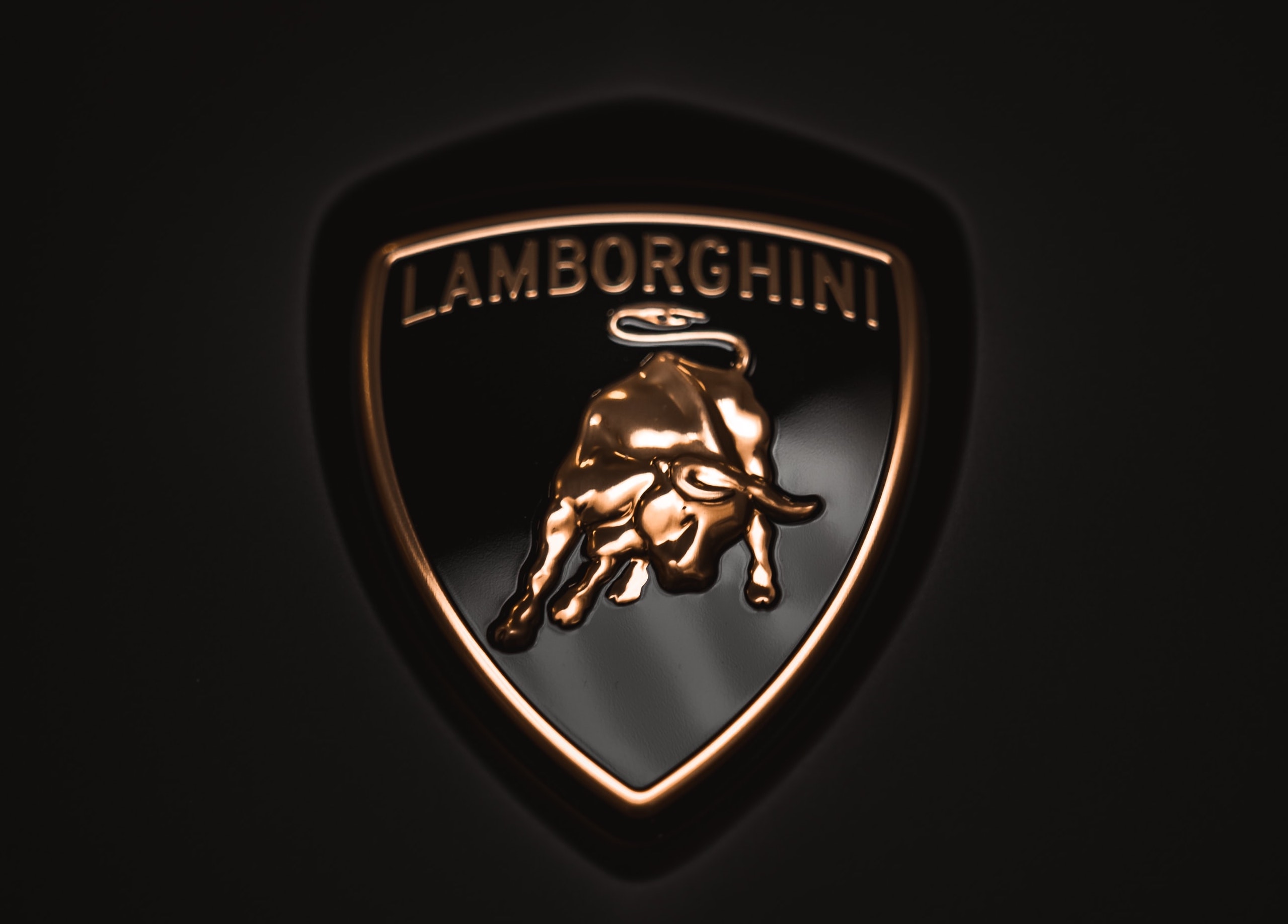 車のロゴとエンブレムの裏話 デザインの重要性と影響力とは？カルモマガジン