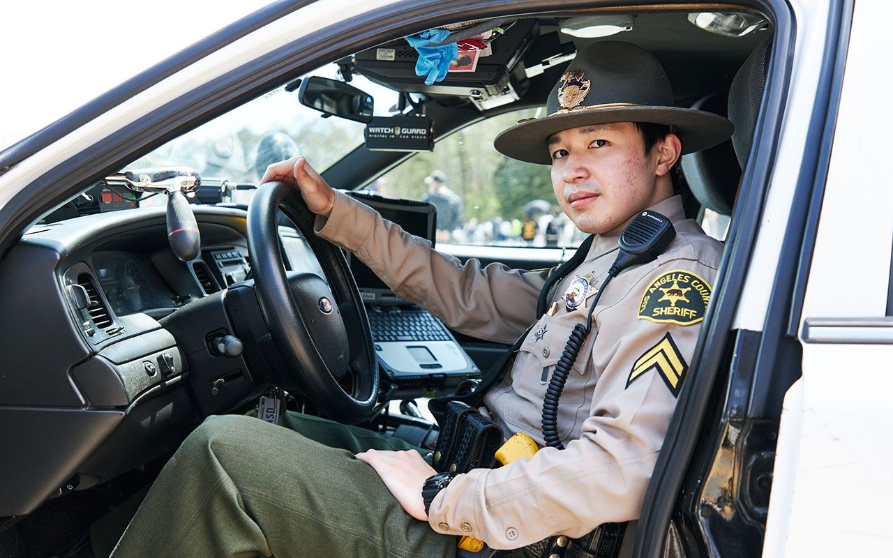 車を停止させたアメリカの警察官は、必ず車のボディにペタリと触る : 小太郎ぶろぐ