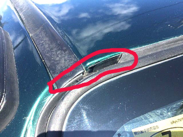 ウインドーモール 窓枠ゴム の汚れ落としと、艶 色 の復活