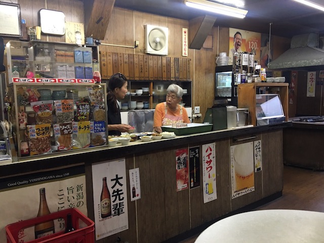 酒は店内の自販機、焼鳥もセルフ！ エンタテインメントな茅場町の居酒屋『ニューカヤバ』 - dressing ドレッシング