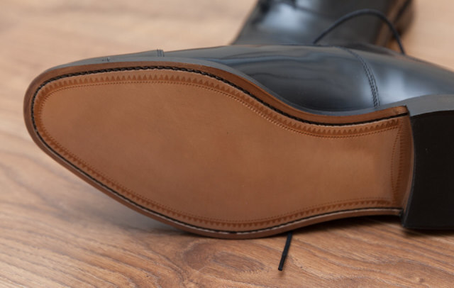 革靴の手入れは毎日行おう！帰宅後の簡単ステップと月1回の定期的なケア方法 - ENJOY ORDER Magazine