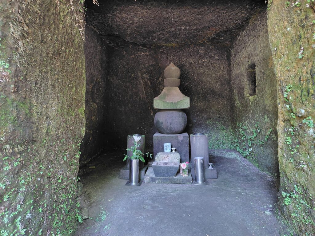 源実朝・北条政子の墓へ。感慨深いです 鎌倉殿の13人ゆかりの地を巡る日帰り旅 9 2022年10月あるくる