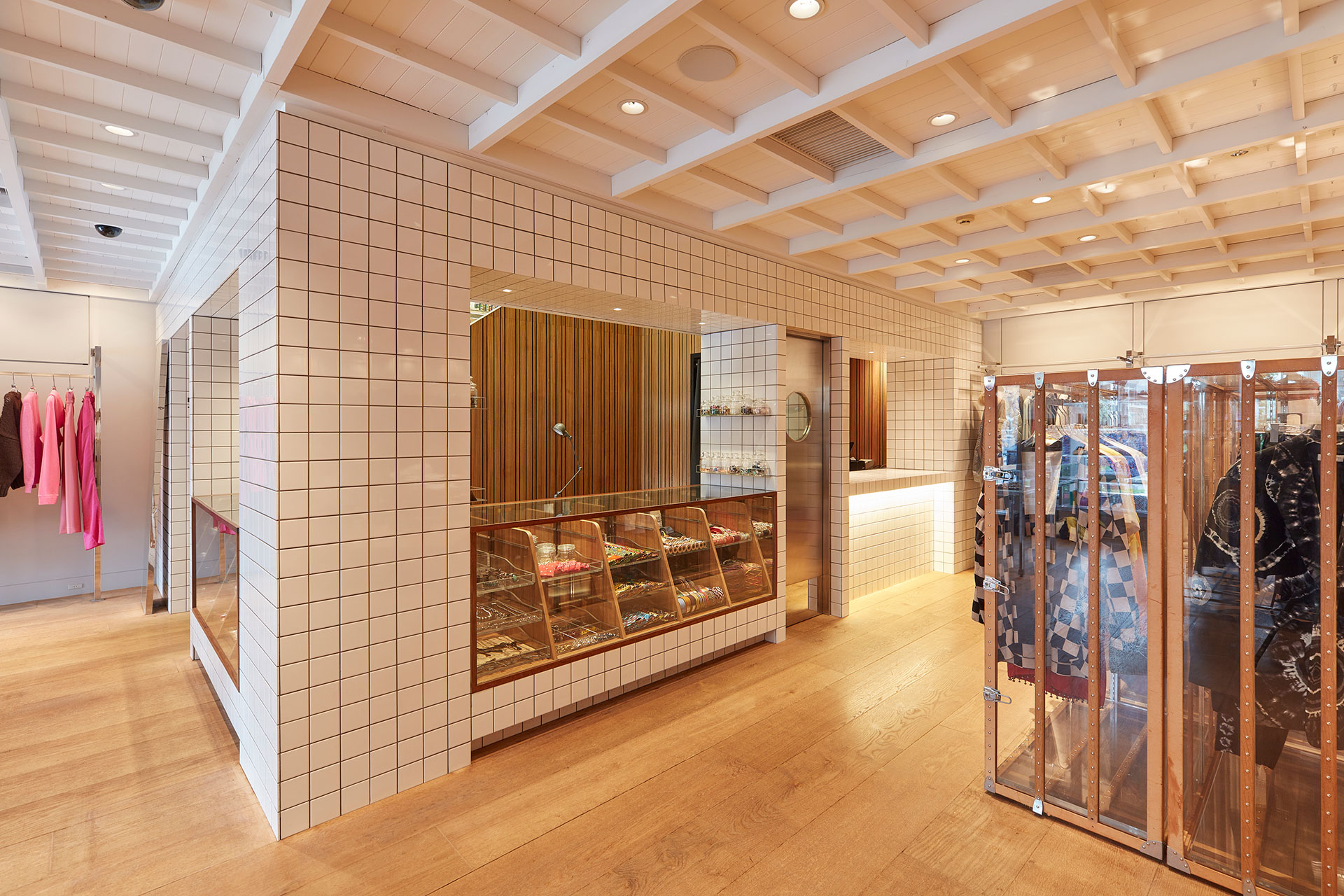 表参道のセレクトショップ・ICONがリニューアル - 店内にアン ドゥムルメステール直営店オープン - ファッションプレス