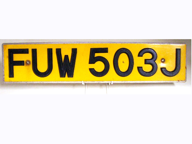 イギリスのナンバープレートが黄色と白の理由 - YouTube