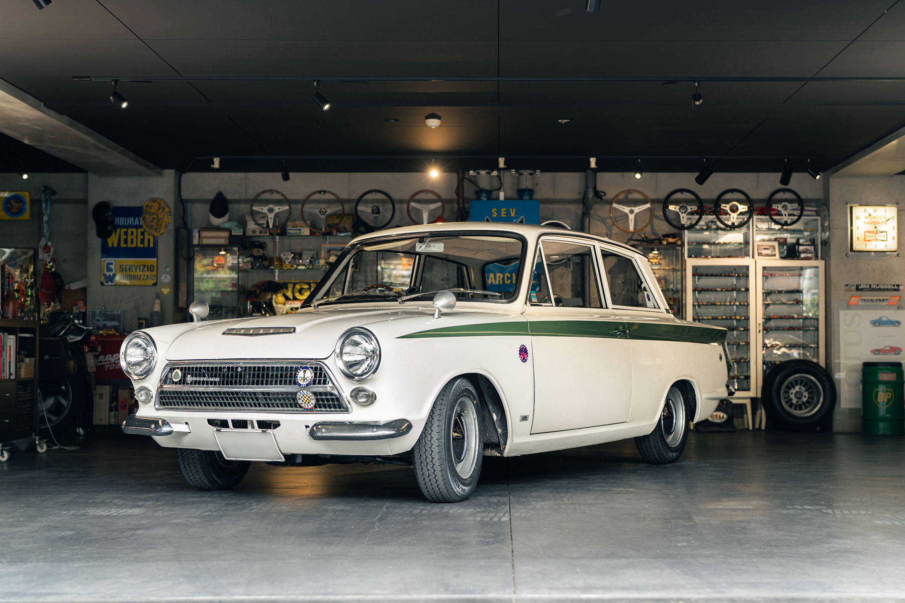 scalextric1 32 ｽﾛｯﾄｶｰ C4177 ◇FORD LOTUS CORTINA ＃77 JRT HowardDonald Andrew Jordan. このコルチナ渋いね！☆再入荷！いかがでしょうか？NASCAR・スロットカー・ミニカーの専門店<<サッキーズ・コレクションズ大阪>> by CAR-BOX