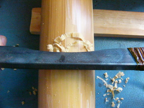 流しそうめんの竹作り④ グラインダーで節を削る - YouTube