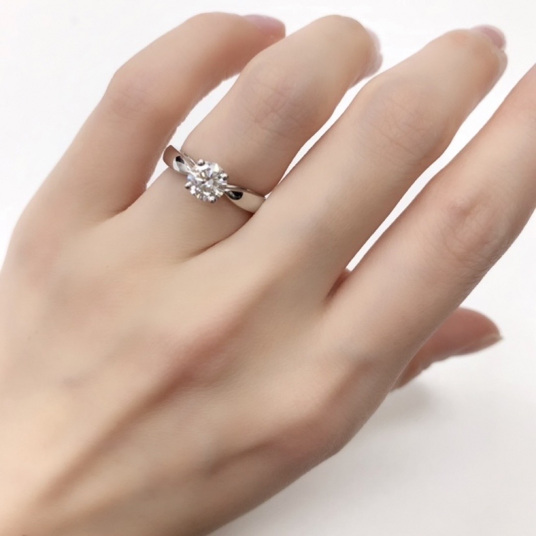 ヴァンクリーフ&アーペルの婚約指輪はなぜ人気？魅力を徹底解説Elegance&Glam