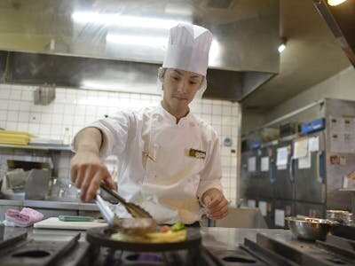 コメダ珈琲」のアイデア 24 件カフェの制服, カフェ制服, エプロン