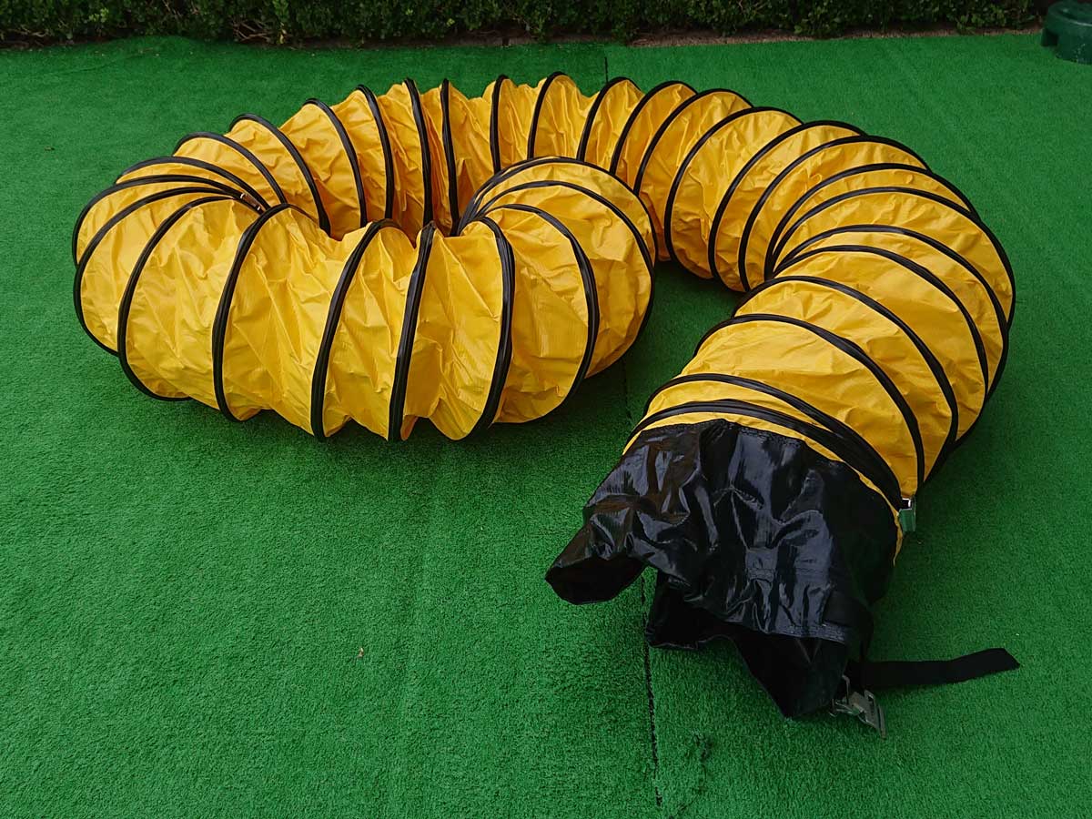 DIY スポットクーラーの排熱ダクトを付けた外開き窓をキレイに塞いでみた