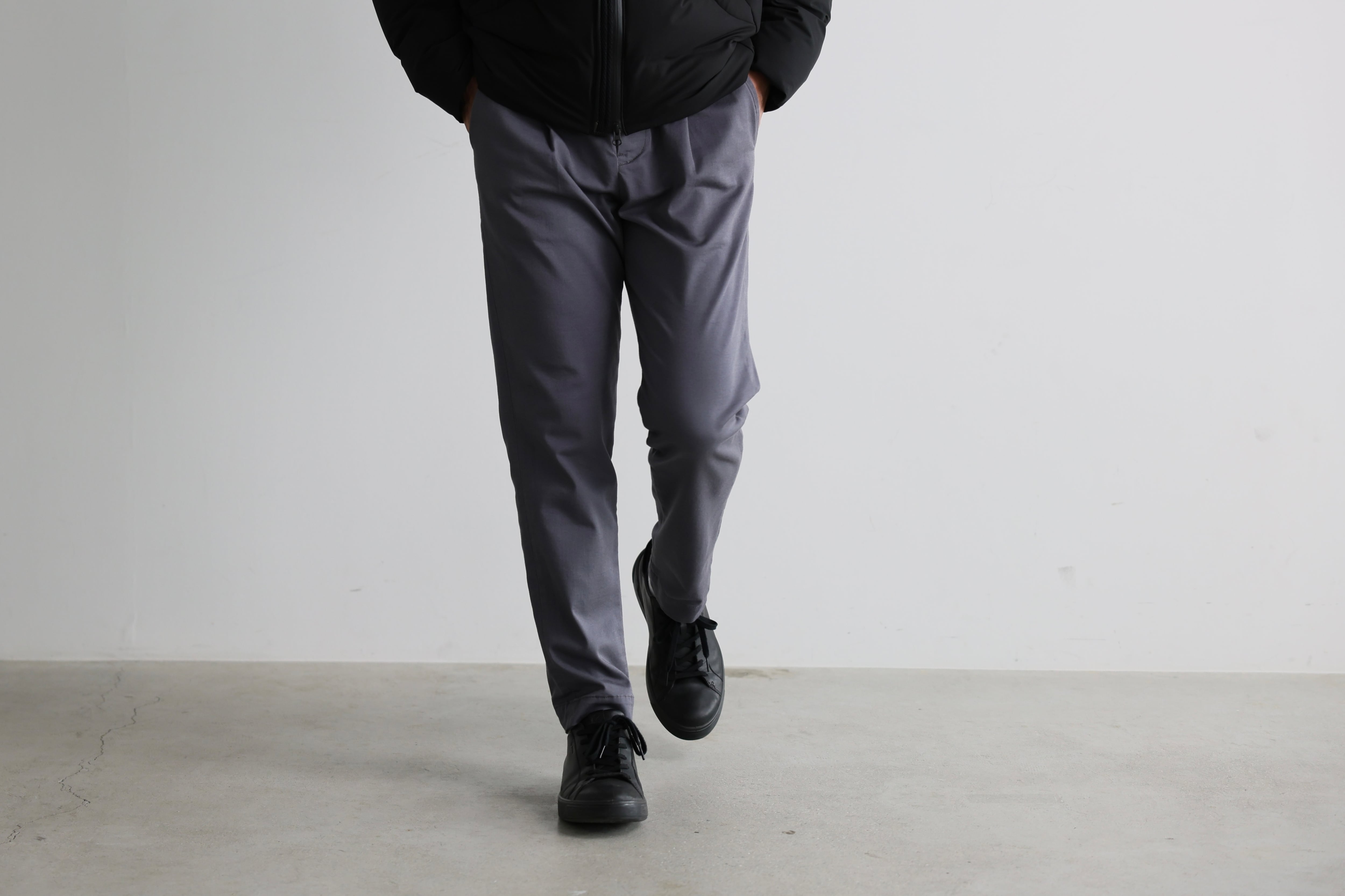 グレージャケットコーデ23選！年代＆季節別におしゃれな着こなし方のコツを解説 - ENJOY ORDER Magazine