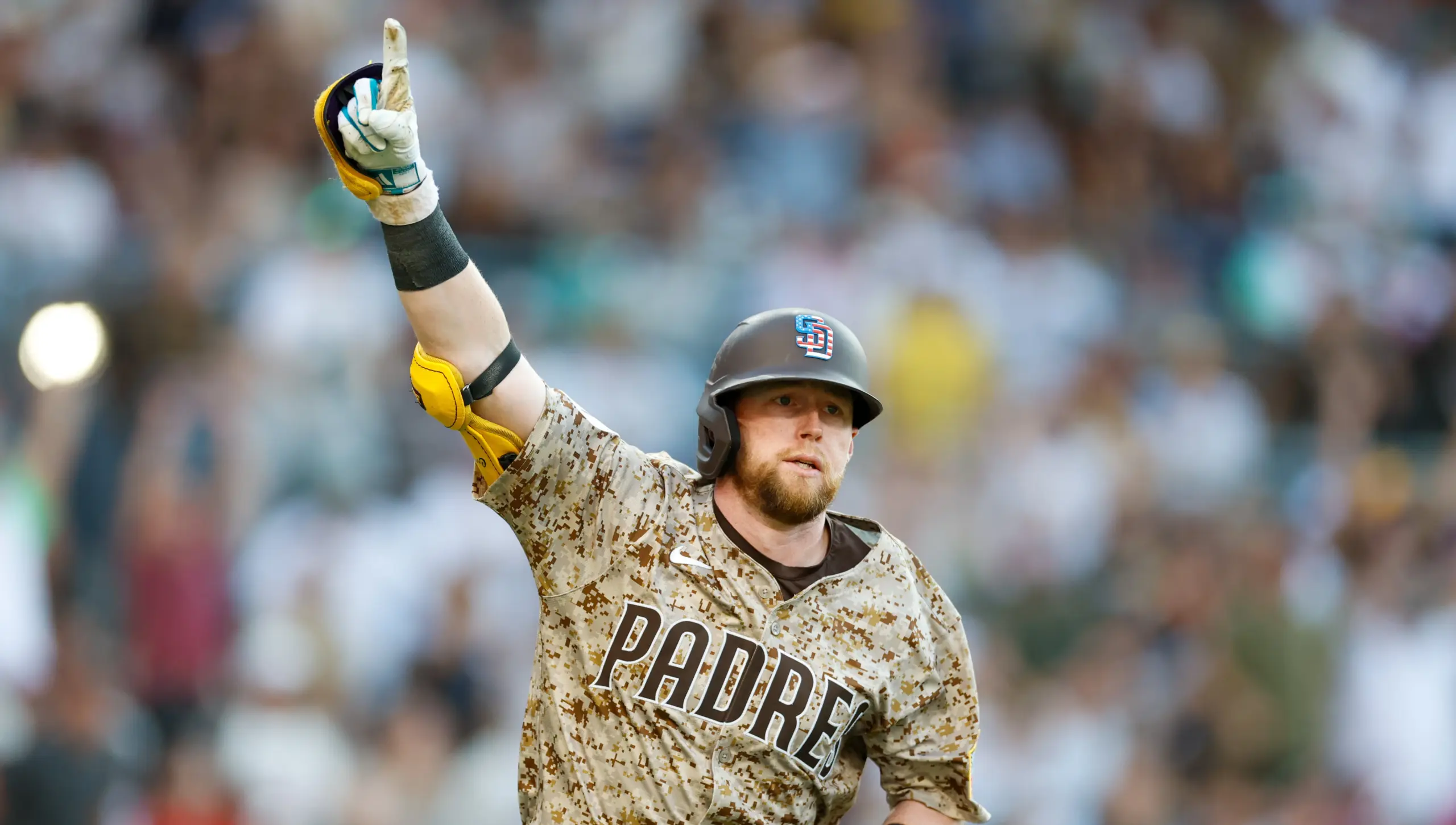 ジェイク・クロネンワース、パドレス復帰に備え。サンディエゴは280百万ドルのスター選手たちが苦戦する中、NL西部の王座を狙う。 - M Sports