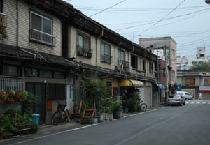 あの飛田新地のど真ん中に大衆酒場がオープン！しかもオーナーは・・・ 西成「飛田酒場」 – 酒場ナビ