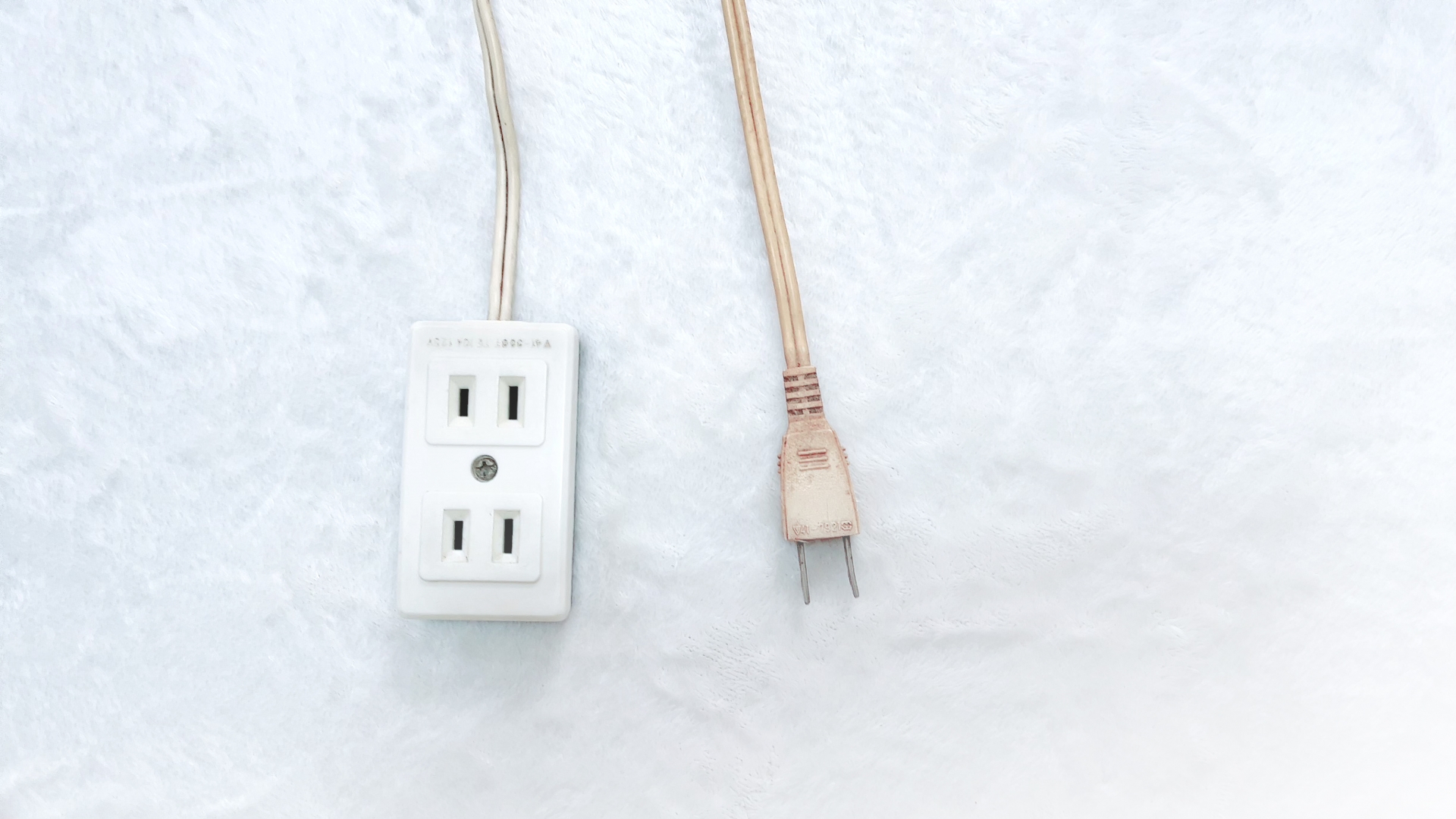 コンセントからパチッと火花が出た！よくあるトラブルと対処方法さいたま市の電気工事・エアコン修理有 TERUライティング 三郷市、八潮市、吉川市、戸田市