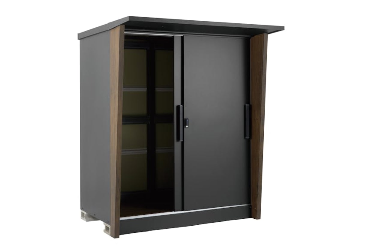 展示物置現品処分当店に展示中の物置を現品処分します✨ お買い求めはご自身で解体お持ち帰り出来る方限定とさせて頂きます。 各物置のサイズは下記のとおりです。①イナバ シンプリー MJX-177EPF 間口1740x高1903x奥755mm ②タクボ グランプレステージ GP-156BFC1