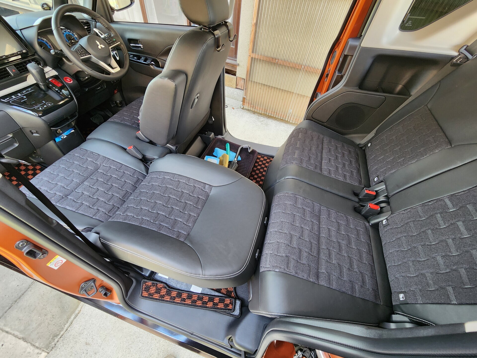 デリカミニ シートアレンジも問題ナシ！ジャストフィットで傷や汚れからトランクを守る