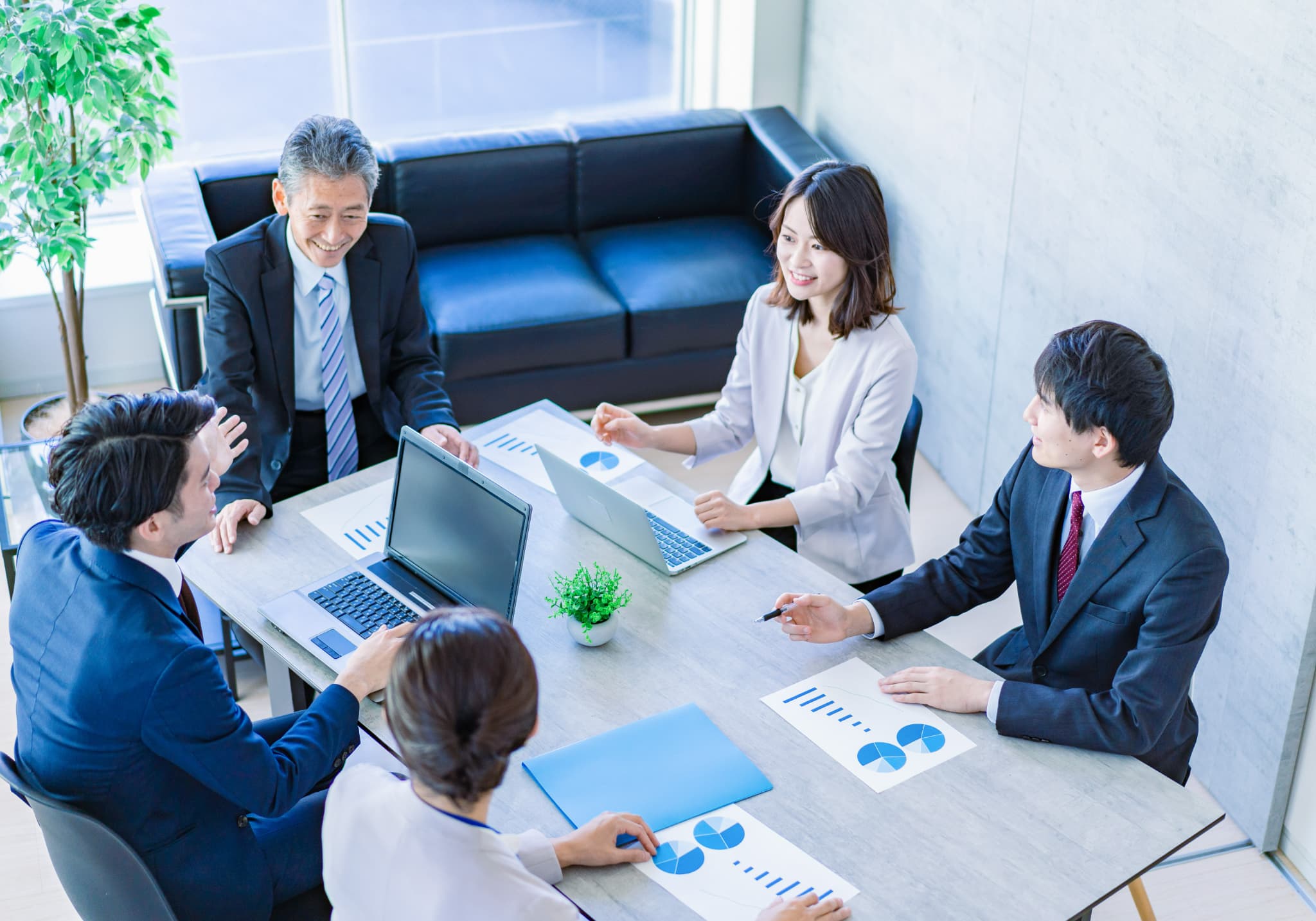 良い会議、悪い会議の違いとは？会議のやり方を見直して生産性アップ！会議HACK