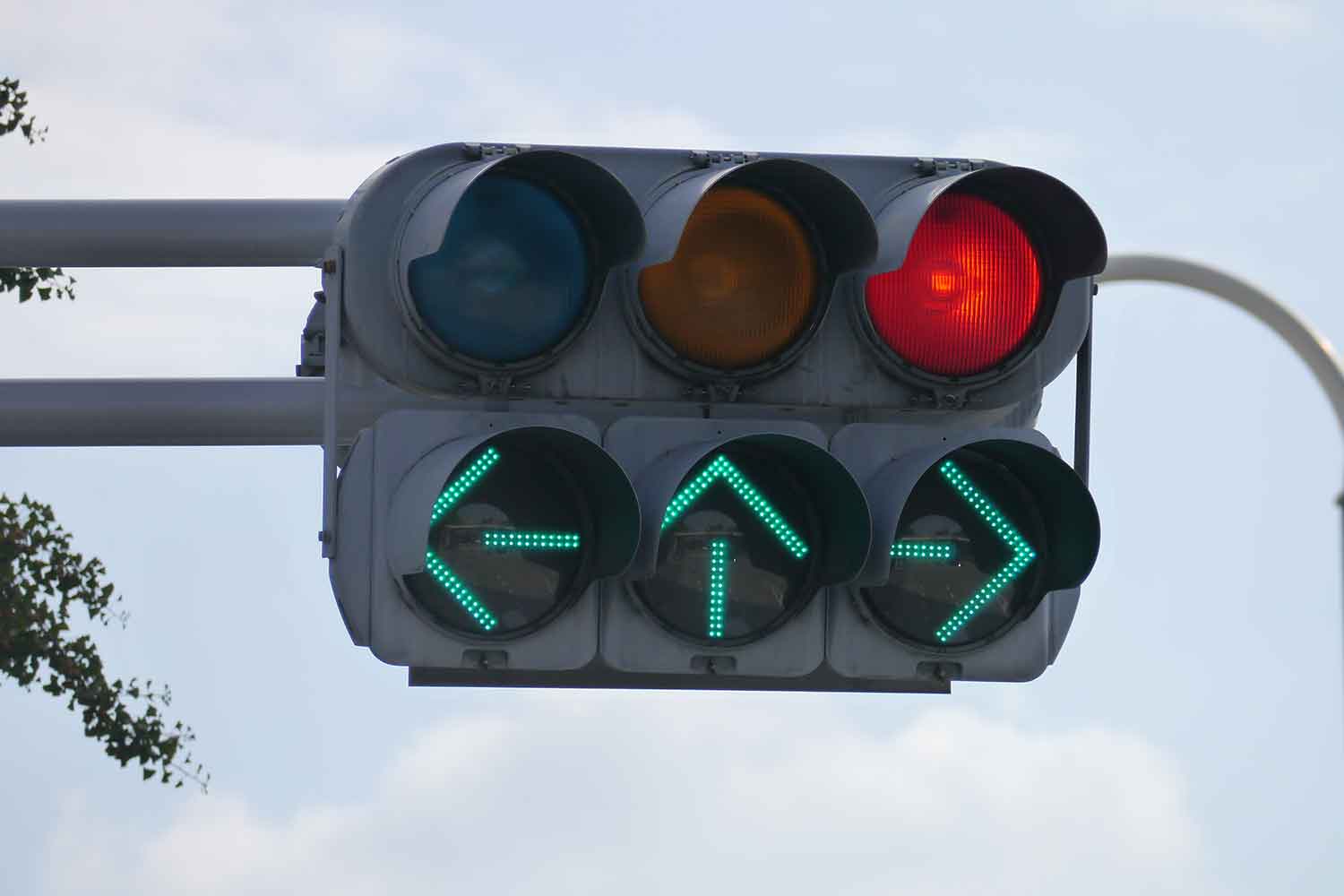 赤信号 左折矢印の写真・画像素材-Snapmart スナップマート