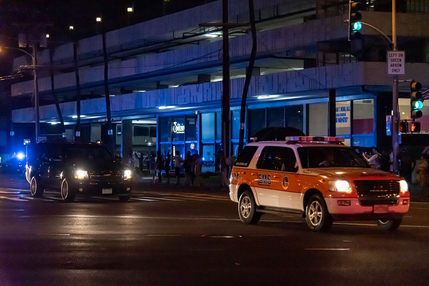 可愛すぎた疑い！？代々木公園のイベントで警察官に「逮捕」されるポメラニアン おたくま経済新聞 ｄメニューニュース NTTドコモ