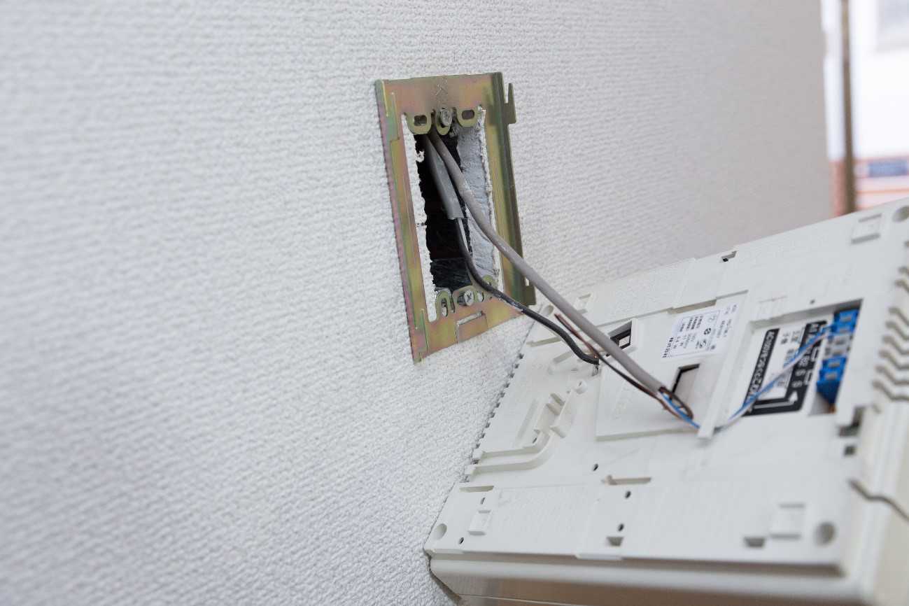 マンションのインターホン交換工事 - 有限会社リング 防犯カメラ ・出入管理・インターホンの取替