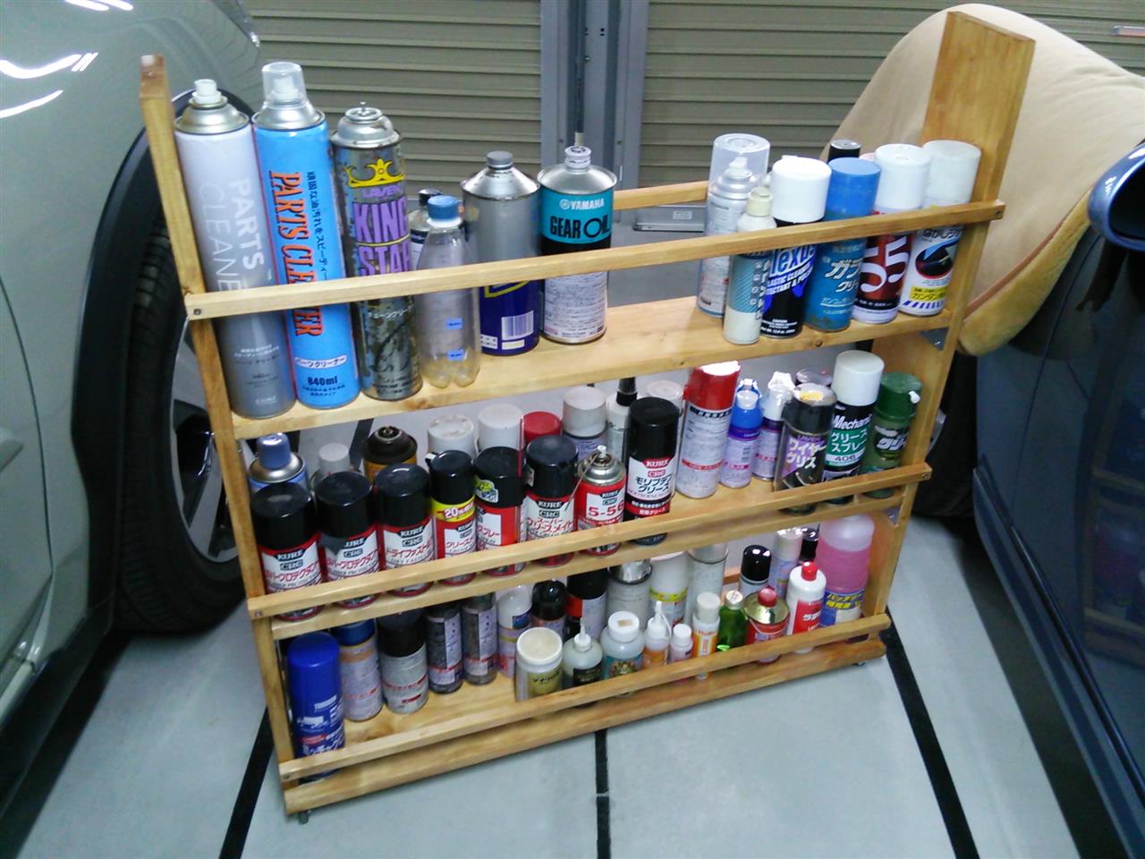 スプレー缶の収納ケース学校施設管理のDIY