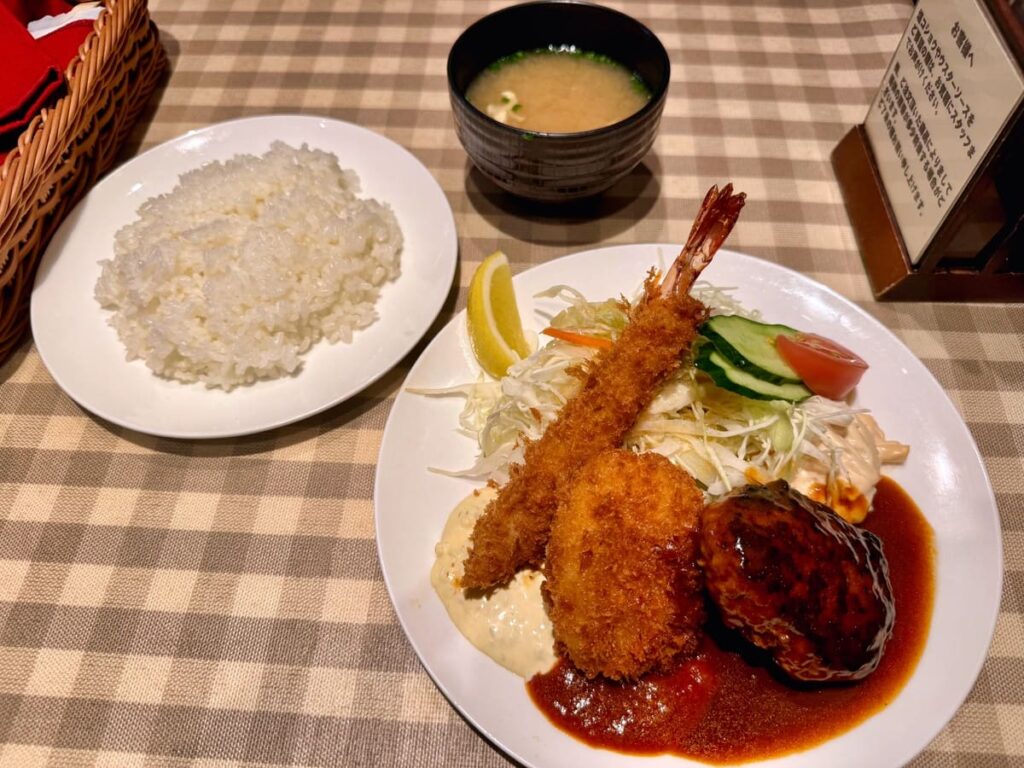 📍大阪 梅田 グリル ロン 阪神百貨店🏅食べログ 3.48 💲¥1000〜¥2000 🏠 大阪府大阪市北区梅田1-13-13 阪神百貨店梅田本店B2F 大阪梅田の大人気の洋食屋さん🥢 阪急三番街と阪神百貨店にお店があるけど、 どっちもいっつも並んでる人気店✨ ランチ時じゃなくても平日