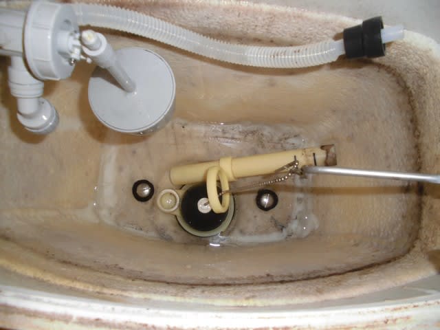 神戸市灘区大内通 トイレ水が止まらない INAXサイフォン管折れ 交換作業水道サポート アクアライフセンタ