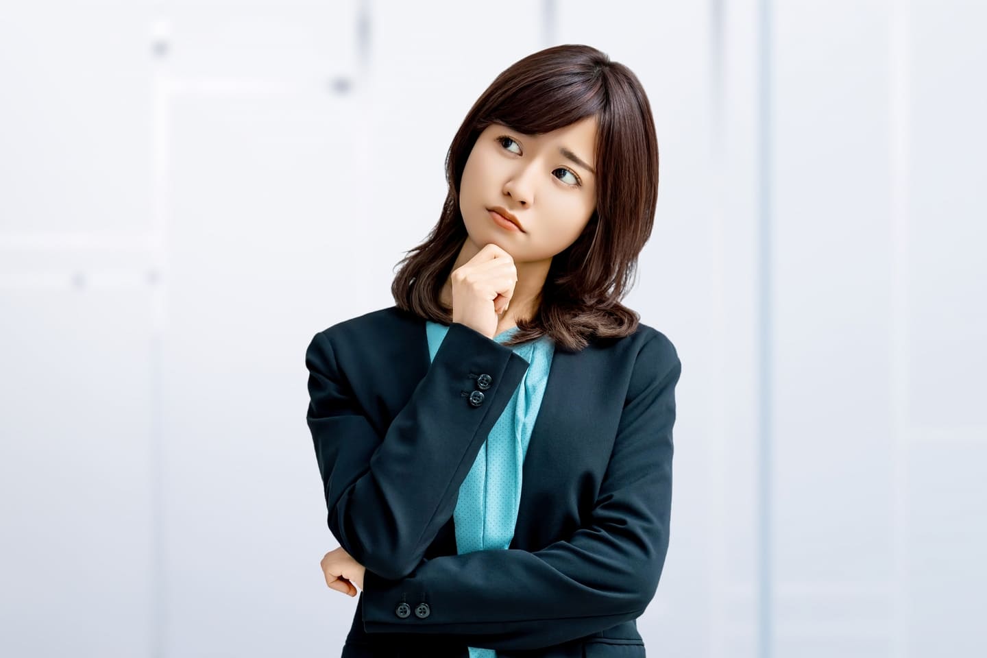 例文集 ビジネスメールの締めの言葉はどう書く？シーン別、季節別の例文を紹介！ - CANVAS若手社会人の『悩み』と『疑問』に答えるポータルサイト