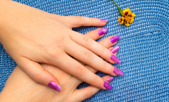 Amazonトレンディな黒の光沢のあるfo骨の上の爪のデザイン人工ネイルファッションネイル女性のためのアクセサリーQsvbeeqjネイルチップ 通販