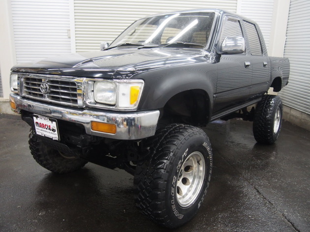 トヨタ「ハイラックス」が若者から支持される理由 日本でピックアップが売れないは間違い!?くるまのニュース