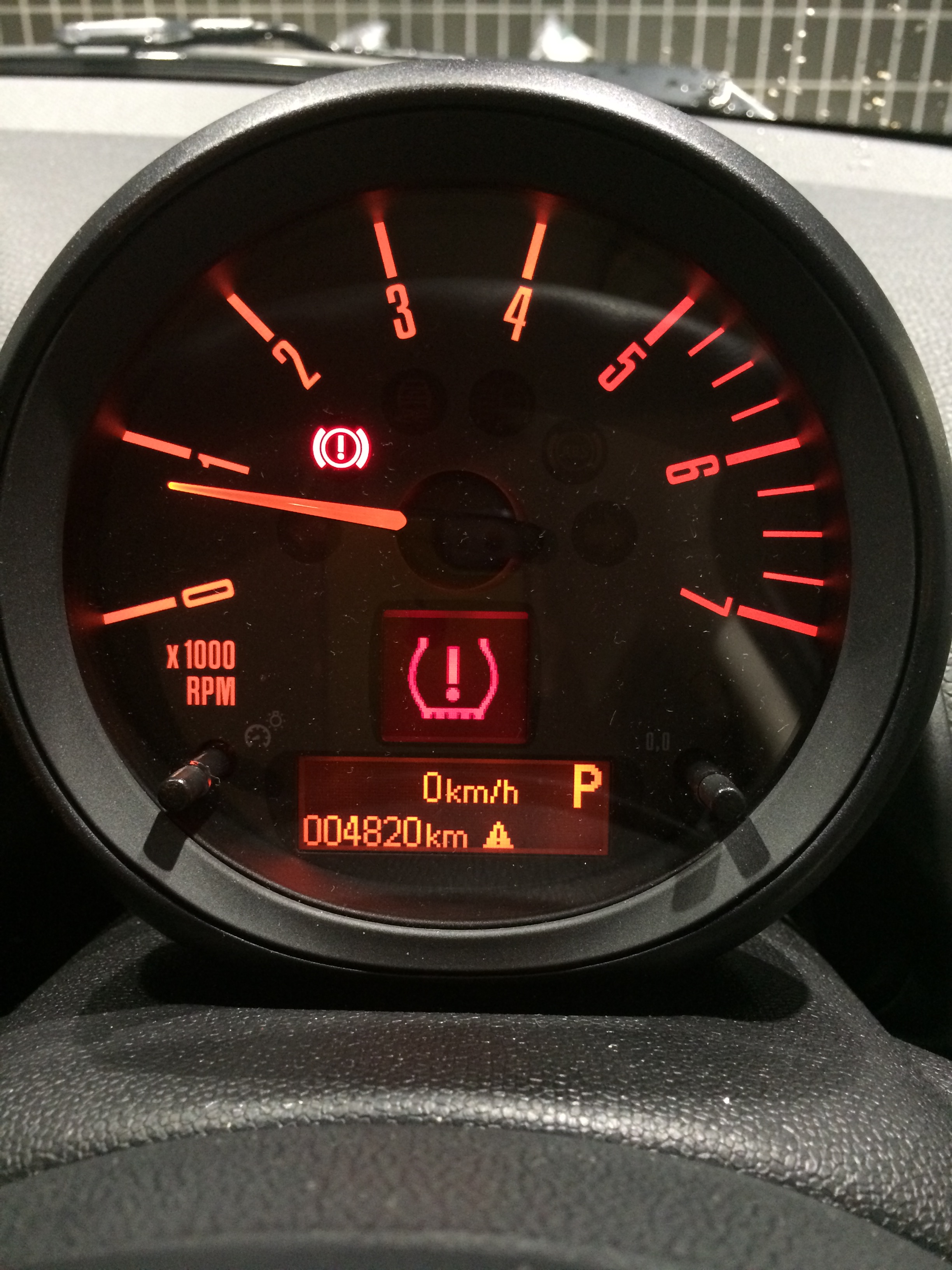 サービスインターバル 警告灯 のリセット MINI R56・F系メンテナンスマークのリセットなどキニモノ