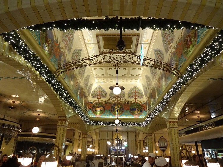 お土産探しにも最適！世界一有名なデパート・ハロッズを訪れよう - Expedia JP Stories