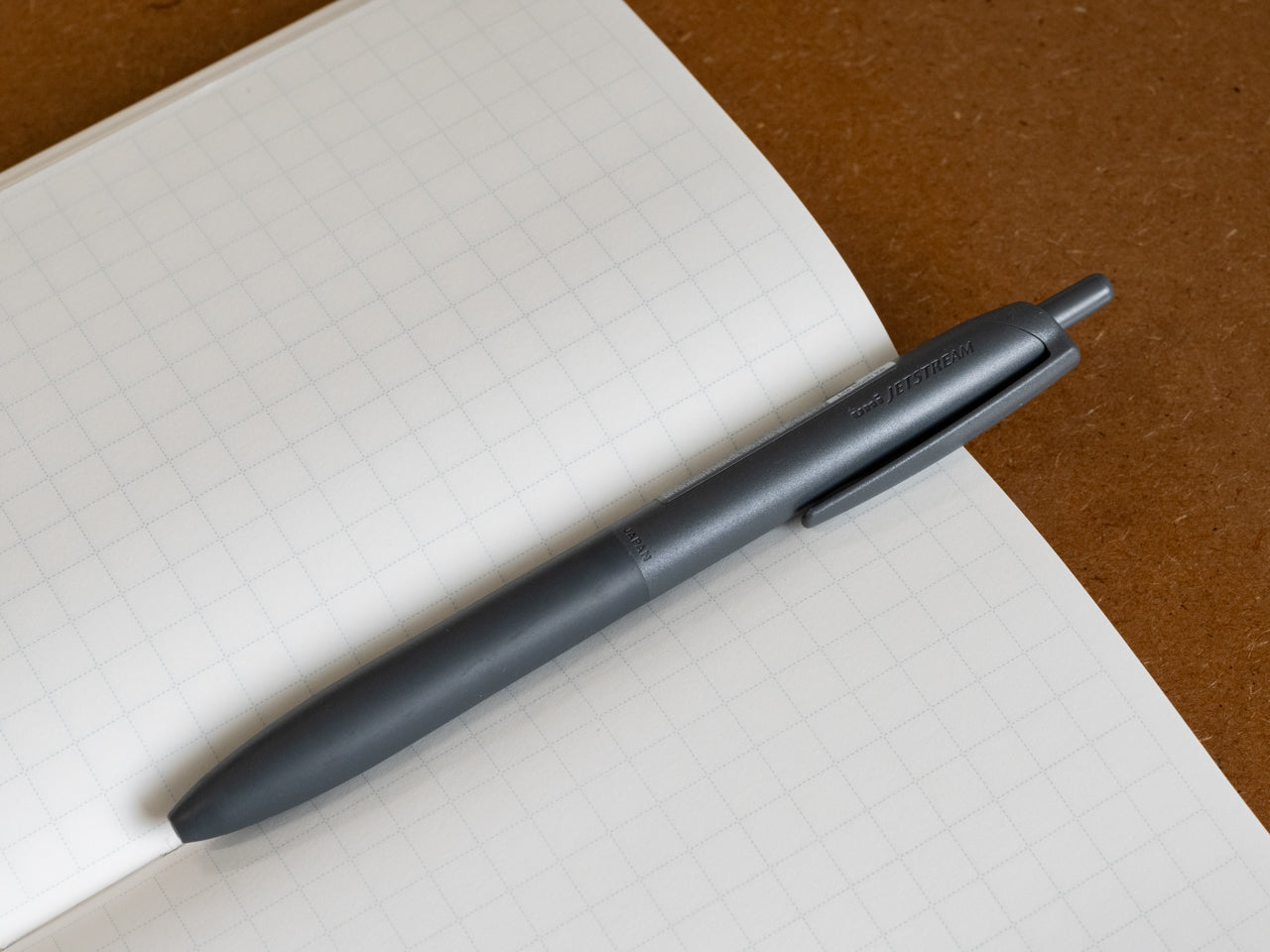 三菱鉛筆「JETSTREAM」とぺんてる「VICUNA」 - グレープシードオイル