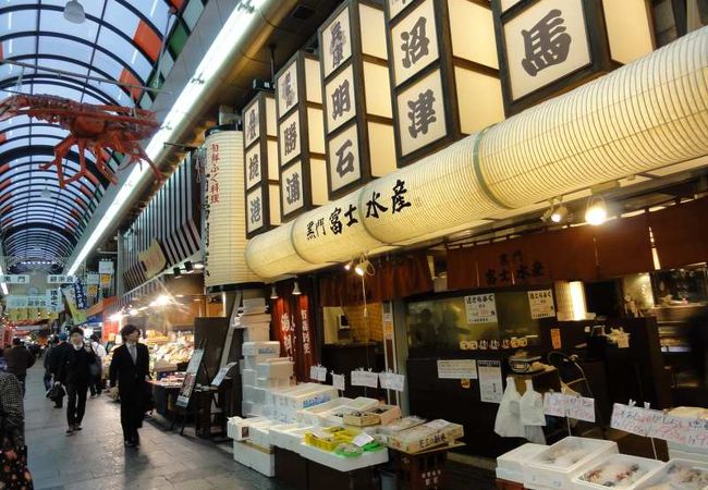 浪速っ子の胃袋をあずかり116年！うまいもんたくさん黒門市場！ - 大阪の観光・グルメサイト IchibanOSAKA イチバンオオサカ