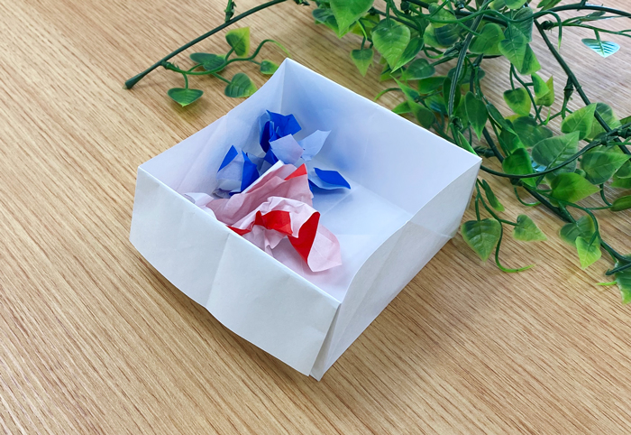 丈夫で簡単！新聞紙で作るゴミ箱 小物入れ の作り方│conote