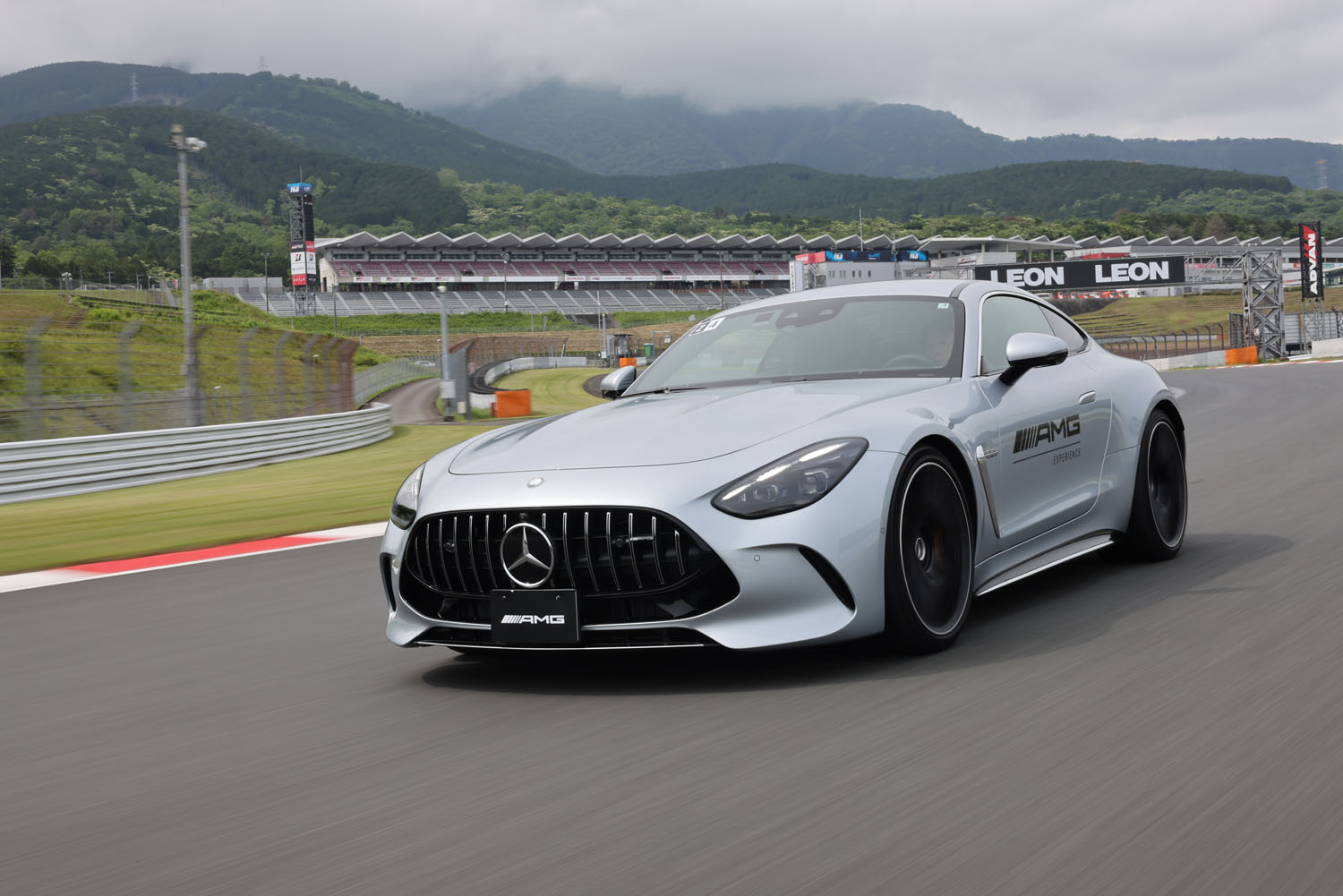 メルセデス・ベンツ、V6＋4モーターで1000HP超えのスーパースポーツカー「AMG ONE」 ロードカーにF1テクノロジーを初採用 - CarWatch