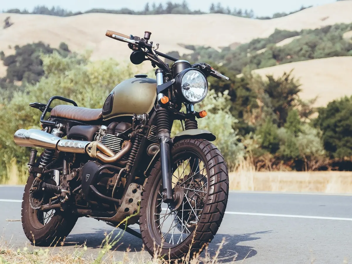 スタッフKEIカスタムブログ「TRIUMPH スクランブラー キャブ車」 – Escape Blog