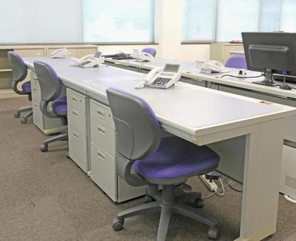 散らかった雑然としたオフィスデスク写真素材674675269Shutterstock