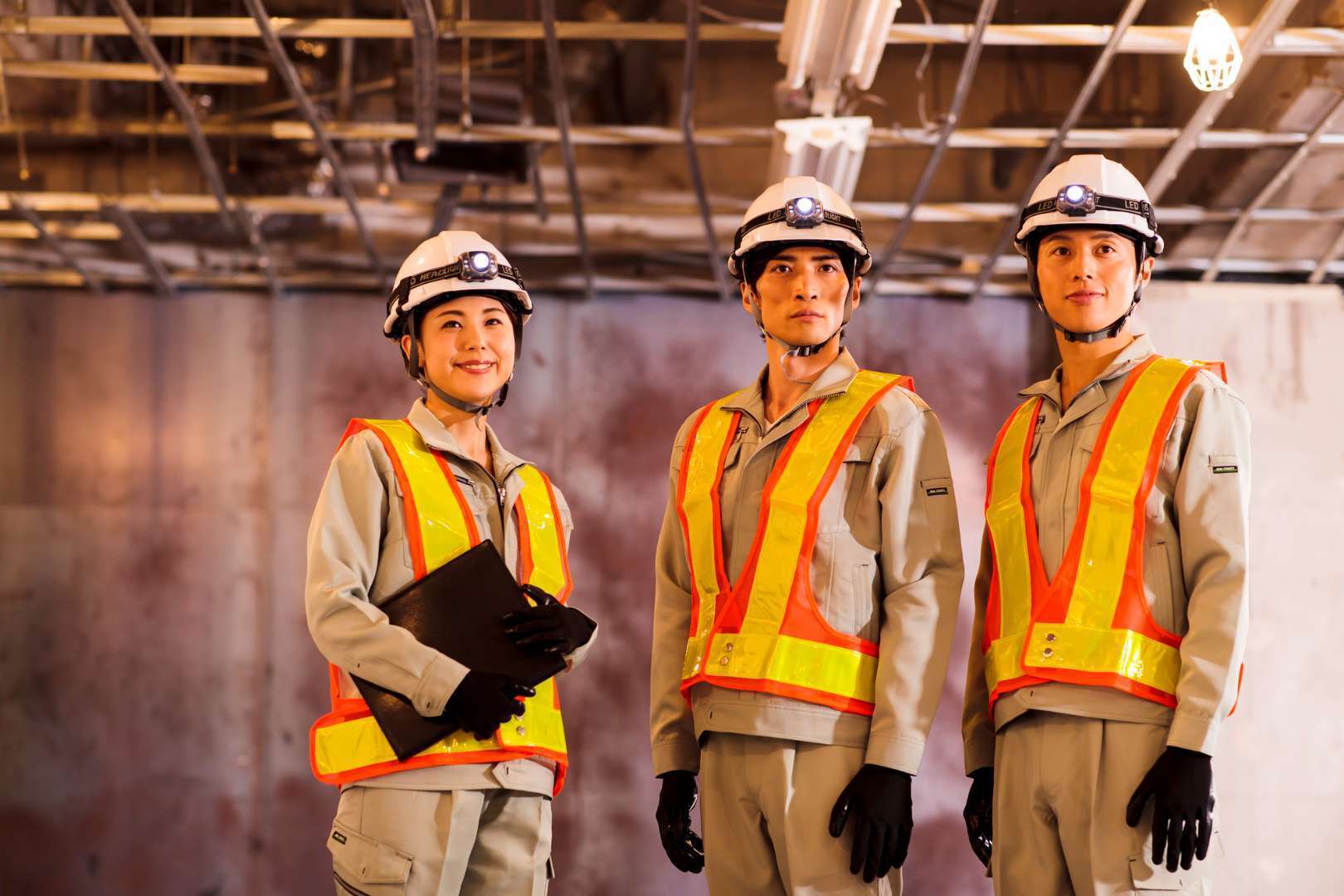 電気工事士・電力会社・作業着を着た男性の写真素材75886683- PIXTA