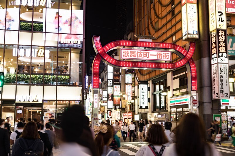 新宿・歌舞伎町のガールズバーの体入は副業のスタートにも最適です | 稼げるガールズバーで体入するなら新宿・歌舞伎町がおすすめ