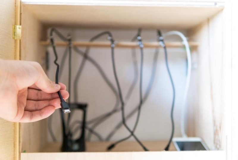 すっきり快適を手に入れる♪充電ステーションの便利な工夫 RoomClip mag