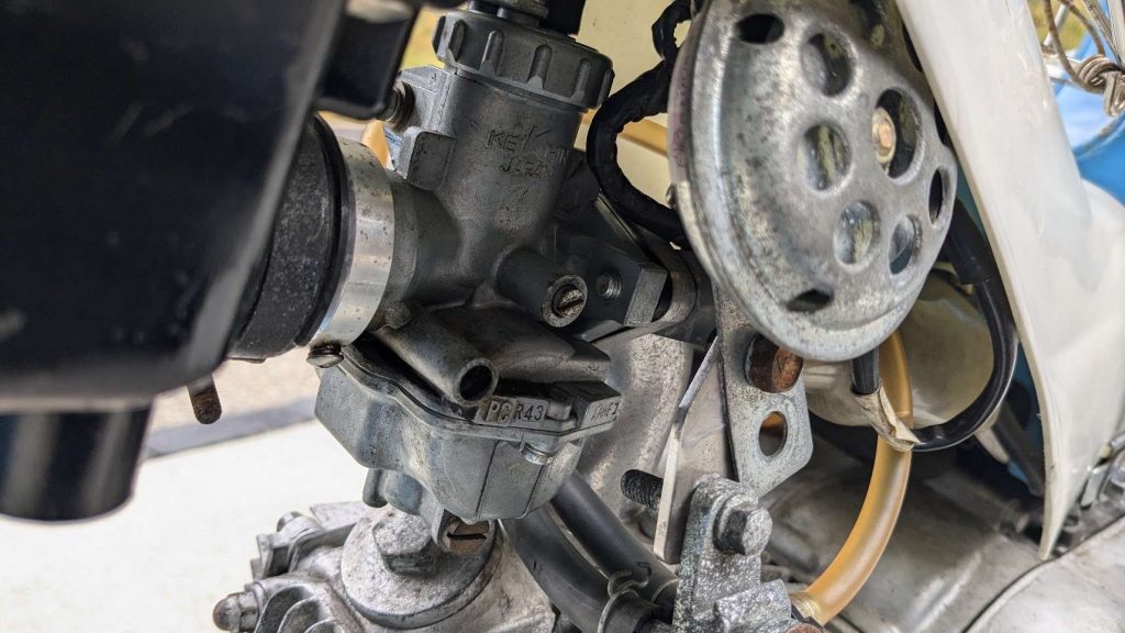 スーパーカブのキャブレターオーバーホール 超ロングセラーモデルゆえに多彩なバリエーションあり。OHに最適な燃調キットにAA01モデル用登場!│WEBヤングマシン新車バイクニュース