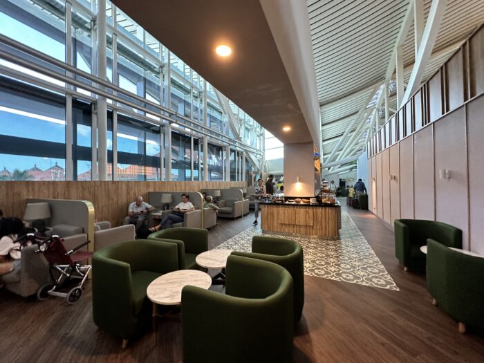 プライオリティパス必見 クアラルンプール空港ラウンジ徹底ガイドバリ島行きエアアジア利用者におすすめ！