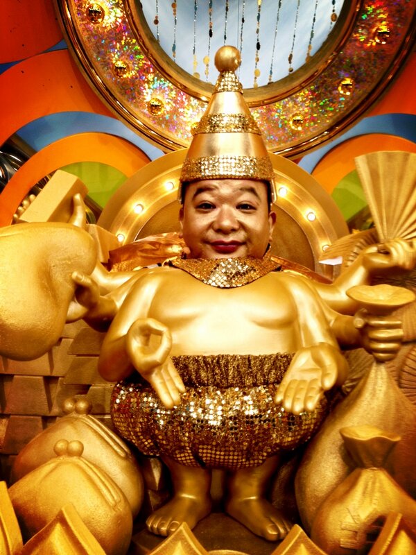 南部の廟で富の神様を迎えるイベント 信者とハイタッチする神も 台湾・屏東 - フォーカス台湾